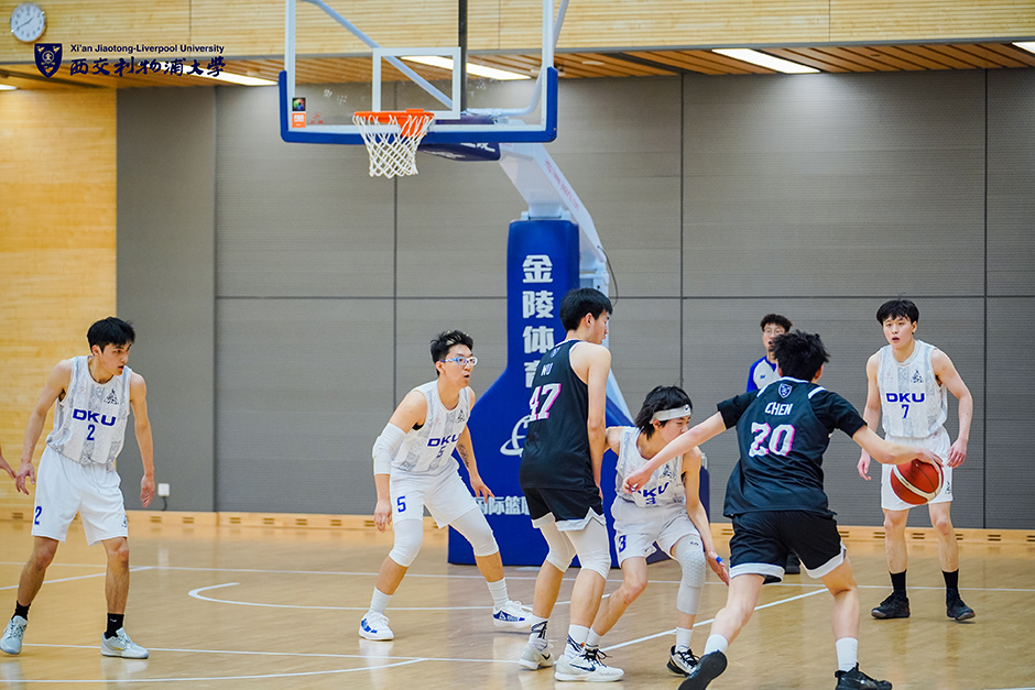 东契奇：斯玛特给替补席带来了能量，他说啥我们都会听