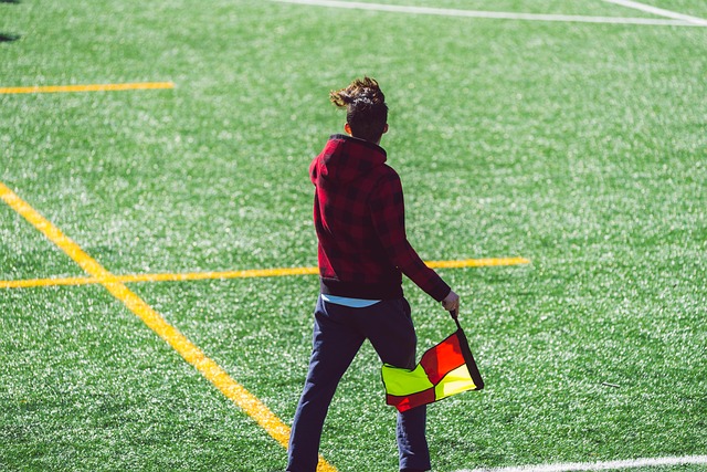 两者之间的 两者之间的